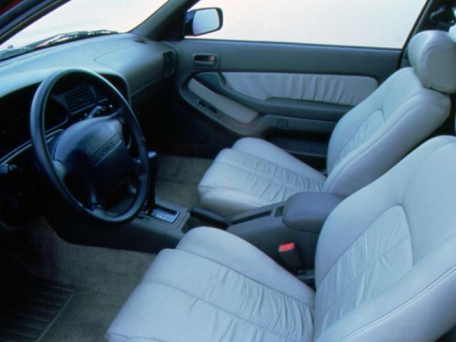 Интерьер Toyota Camry Coupe (XV10) 1993 года  (фото 3 из 3)